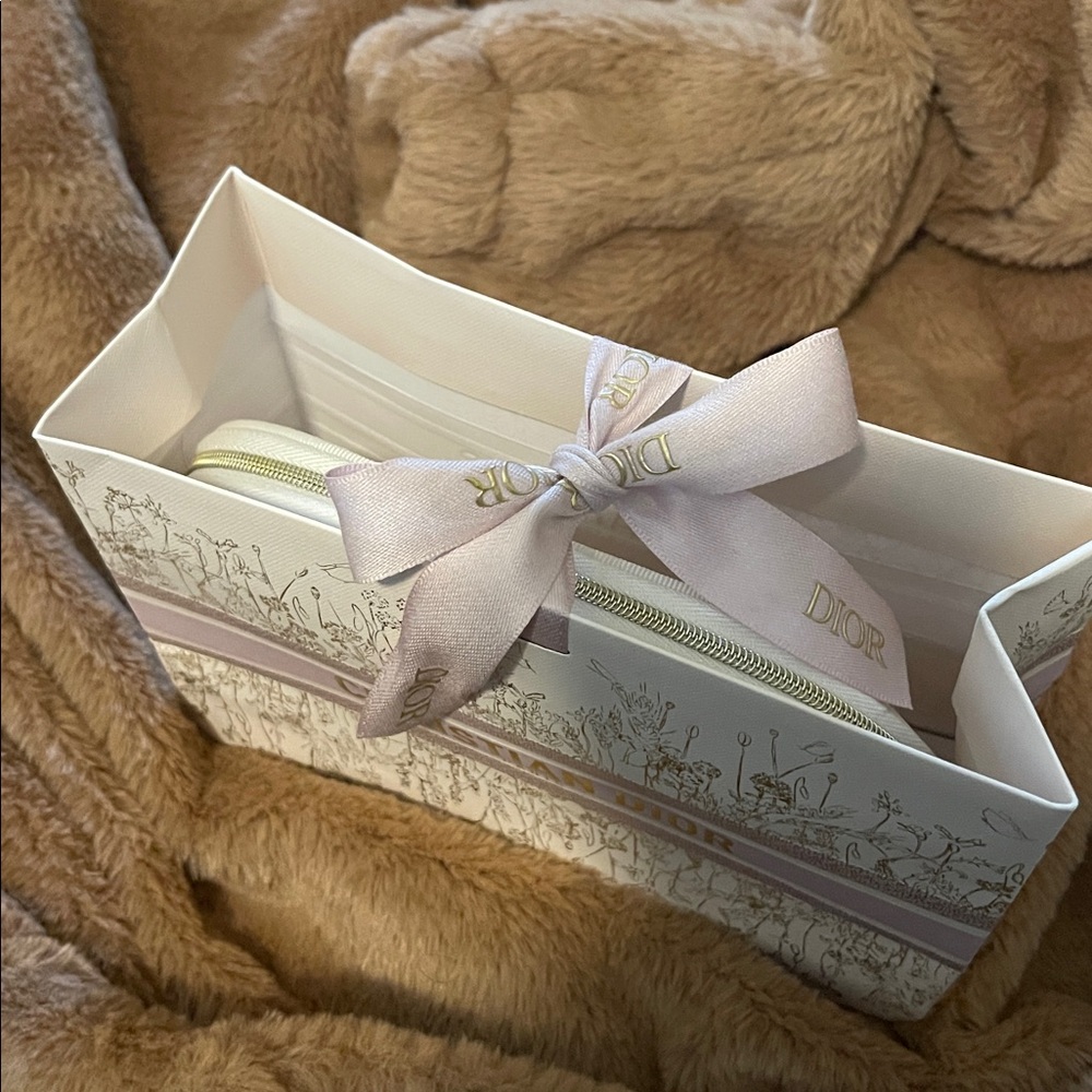 Dior Butterfly Makeup bag - Picture 4 of 6